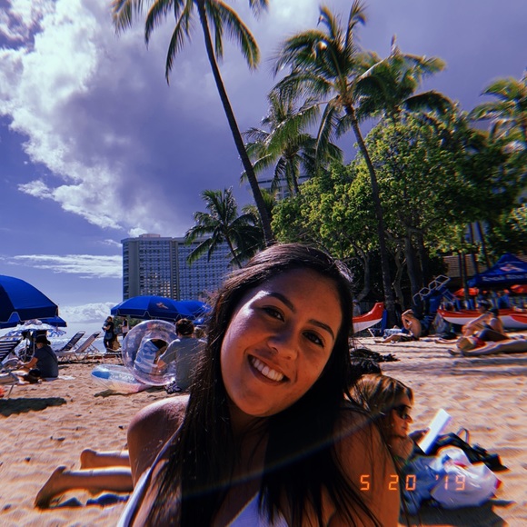 Meet your Posher, Alyssa - Picture 1 of 1